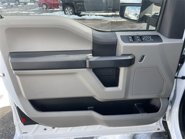 Used 2022 Ford F250 XL w/ Power Equipment Group image 4