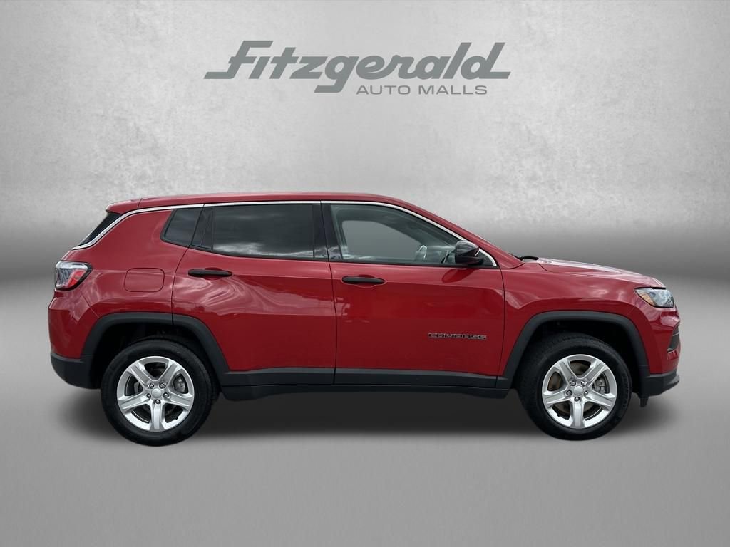 Used 2023 Jeep Compass Sport image 4