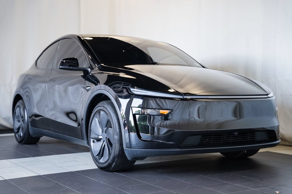 Used 2026 Tesla Model Y Long Range AWD/4WD image 1