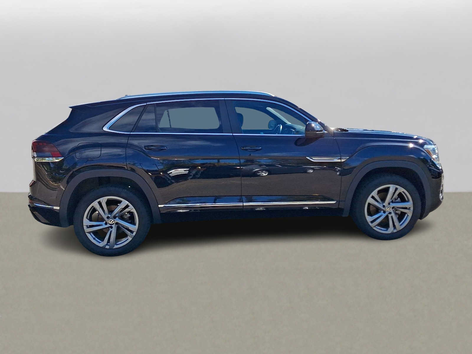 Used 2024 Volkswagen Atlas Cross Sport SEL R-Line AWD/4WD image 32