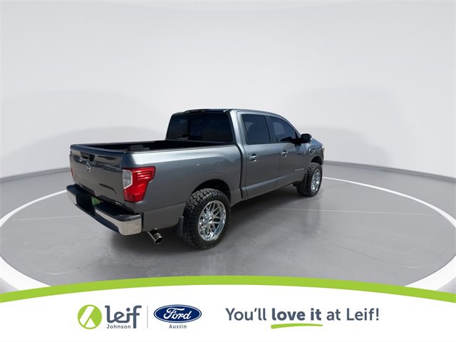 Used 2017 Nissan Titan SV image 11