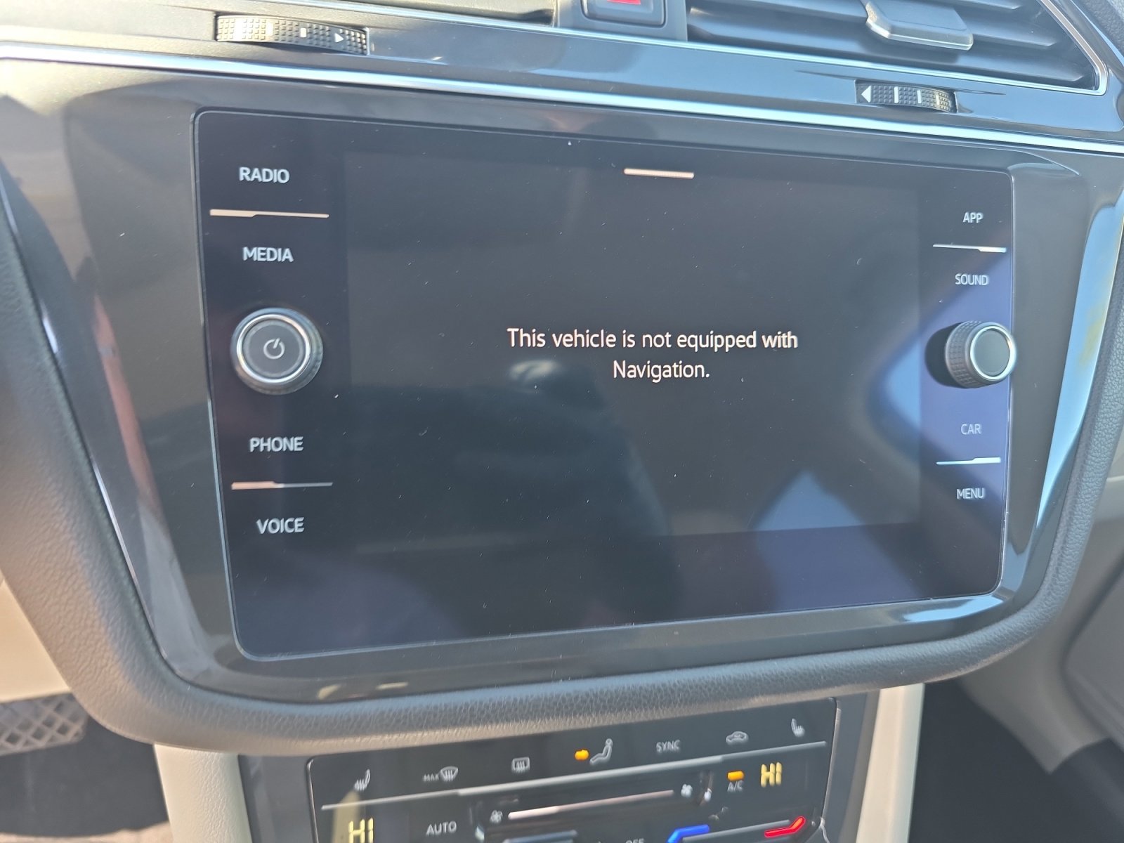 Used 2022 Volkswagen Tiguan SE image 28