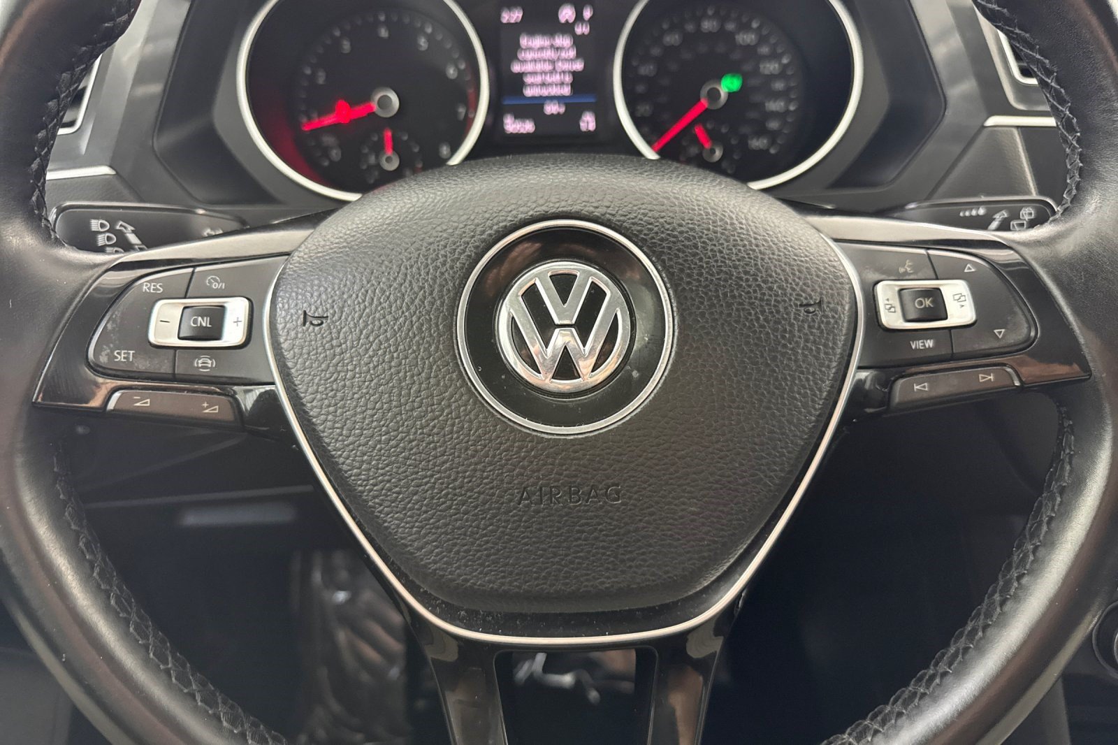 Used 2019 Volkswagen Tiguan SE AWD/4WD image 11