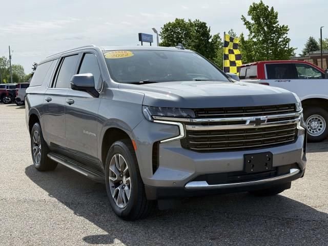 Used 2022 Chevrolet Suburban LT w/ Luxury Package AWD/4WD image 4