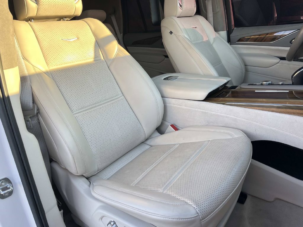 Used 2022 Cadillac Escalade Premium Luxury Platinum AWD/4WD image 28