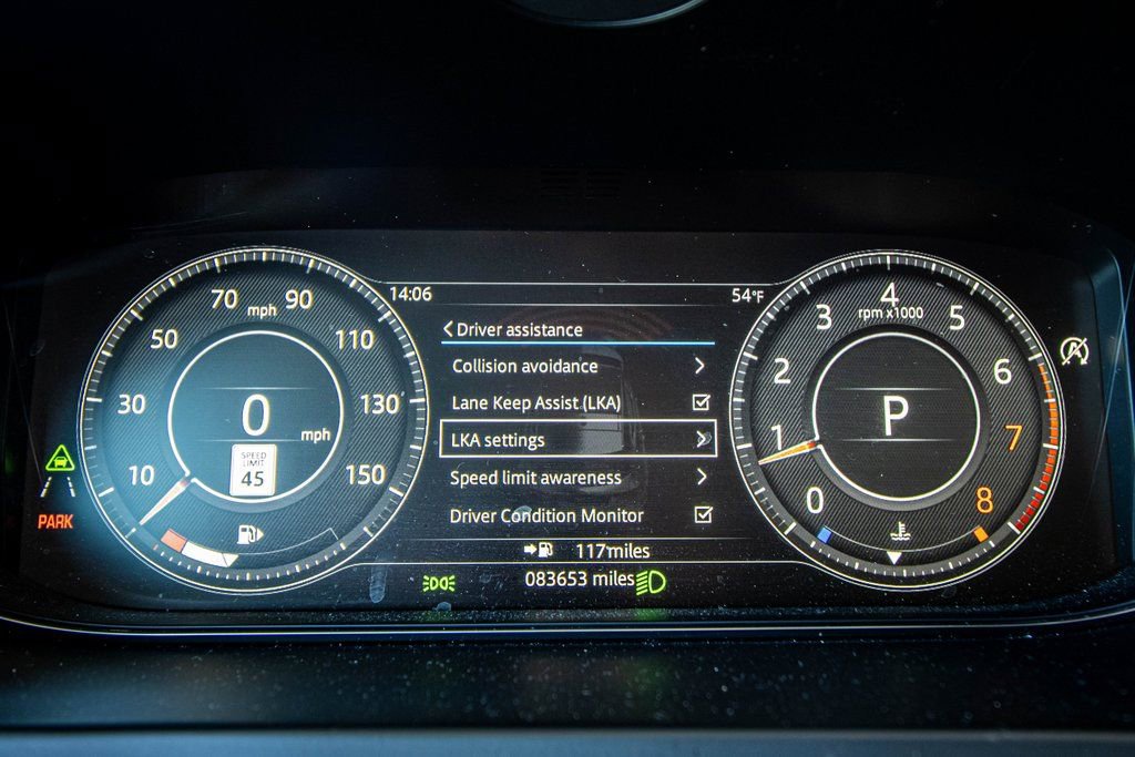 Used 2018 Jaguar E-PACE SE image 34