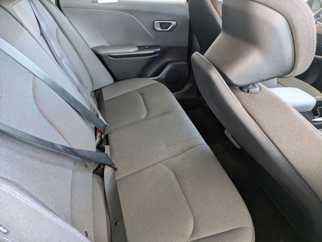 Used 2025 Kia K4 LXS image 29
