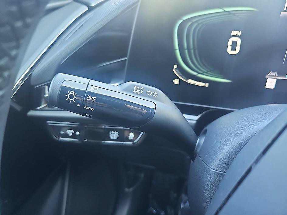 Used 2023 Kia Niro EX FWD image 19