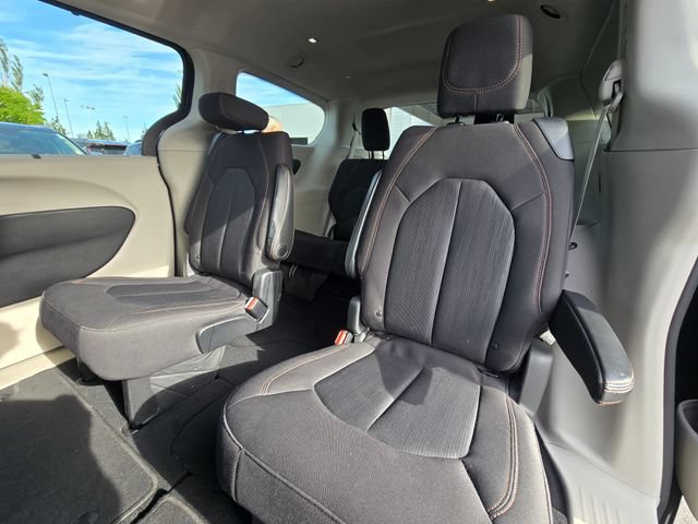Used 2020 Chrysler Pacifica Touring w/ Advanced Safetytec Group FWD image 22