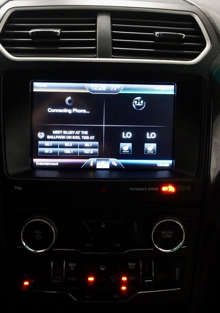 Used 2016 Ford Explorer XLT w/ Equipment Group 202A AWD/4WD image 16