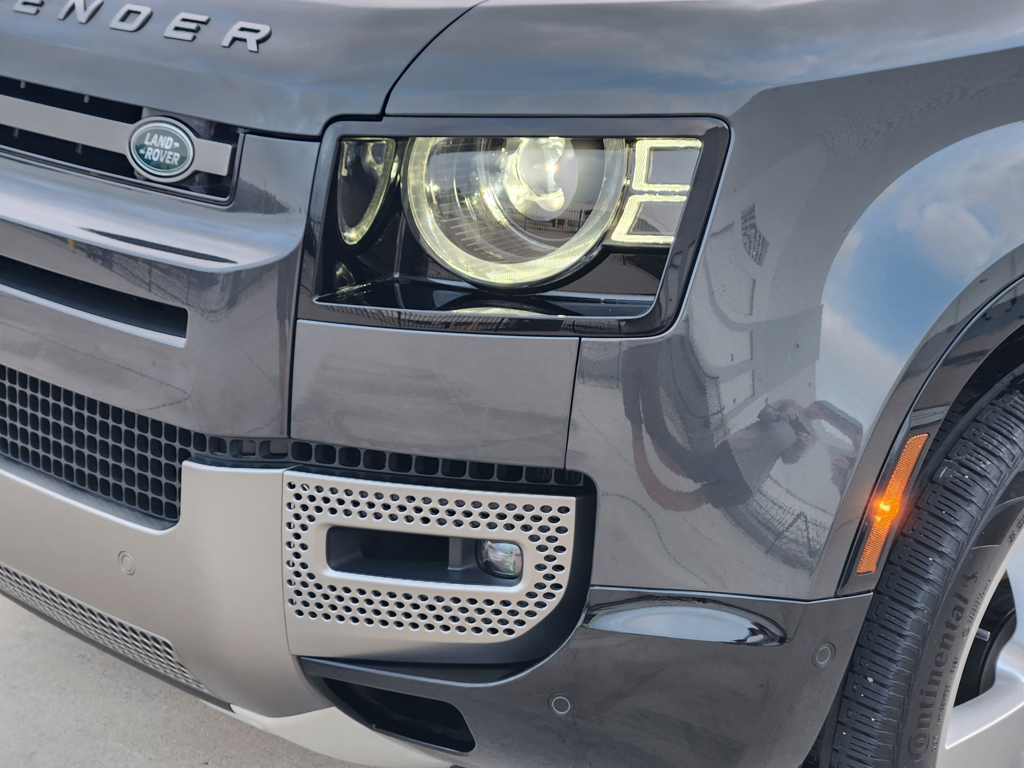 Used 2025 Land Rover Defender 110 X-Dynamic SE AWD/4WD image 9