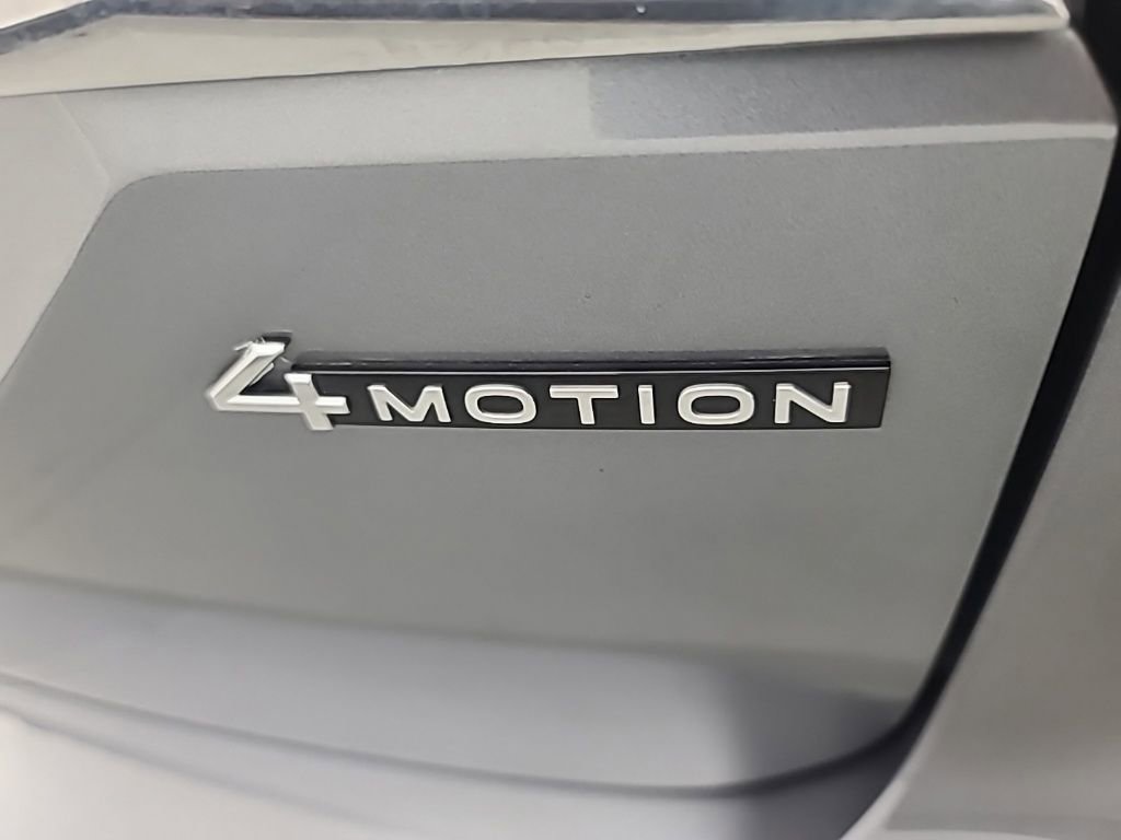 Used 2025 Volkswagen Atlas SE image 11