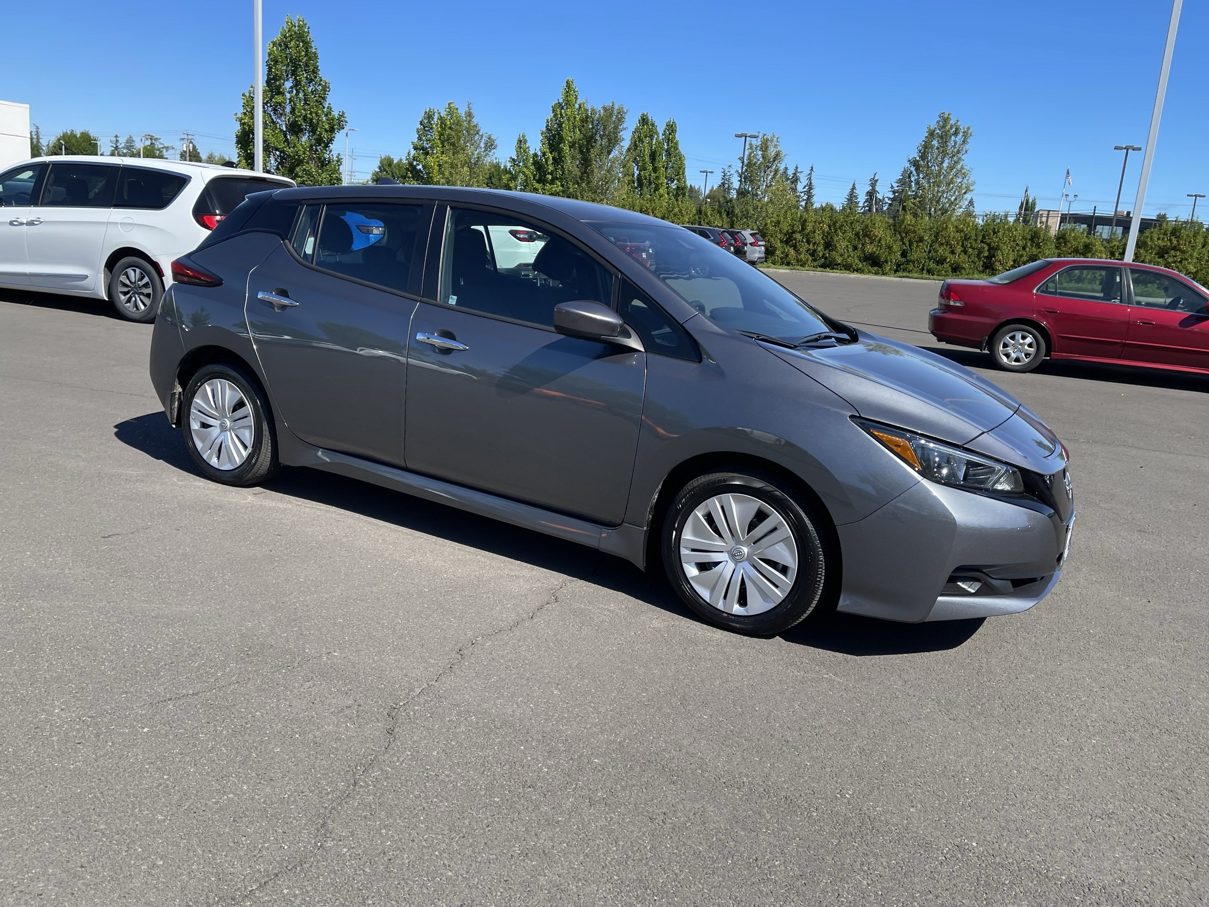 Used 2025 Nissan Leaf S FWD image 7