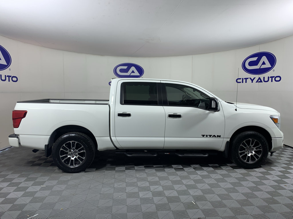 Used 2021 Nissan Titan SV w/ SV Convenience Package AWD/4WD image 2