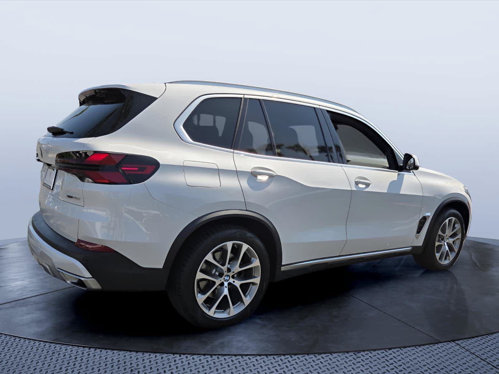 Used 2024 BMW X5 xDrive40i w/ Premium Package AWD/4WD image 6