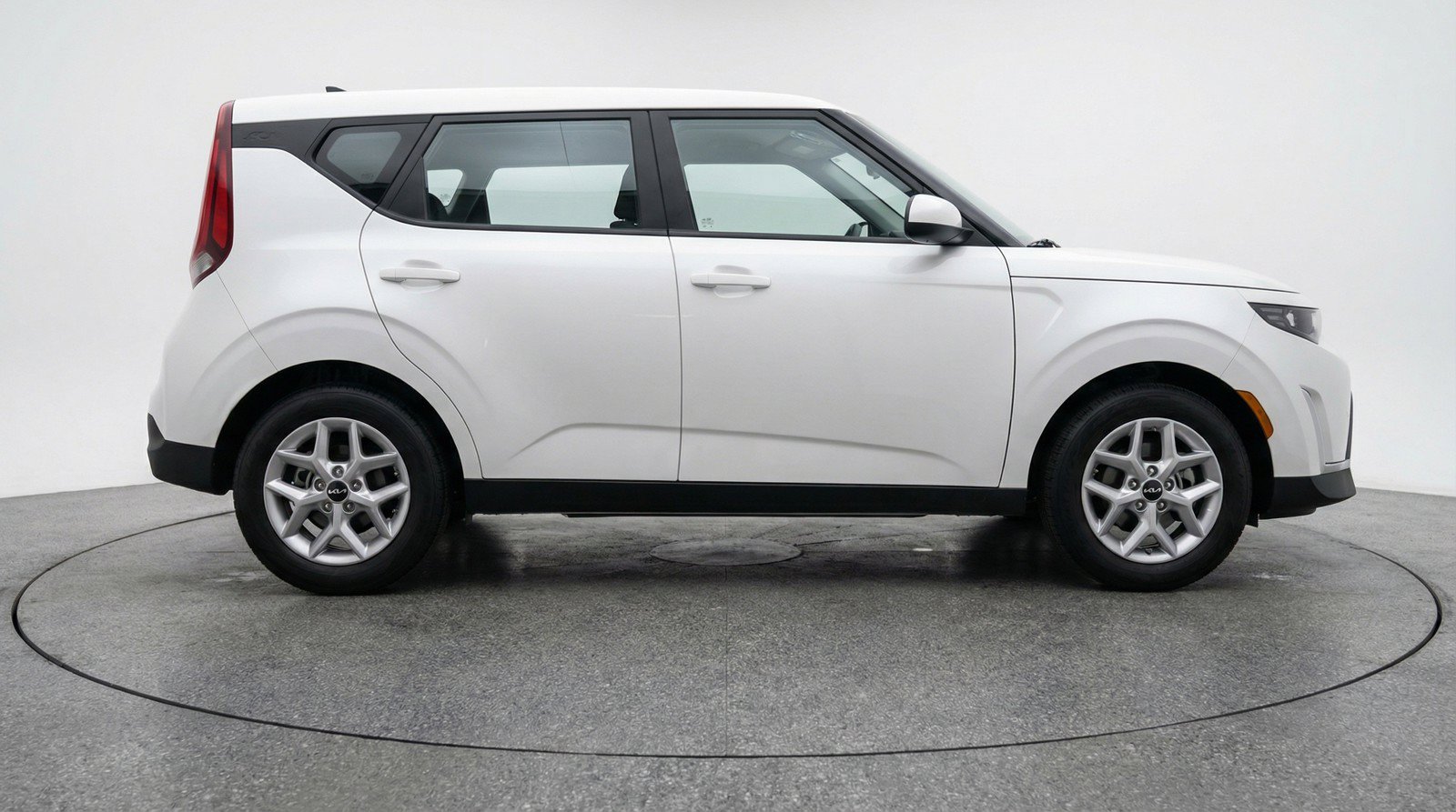 Used 2025 Kia Soul LX w/ LX Technology Package FWD image 11
