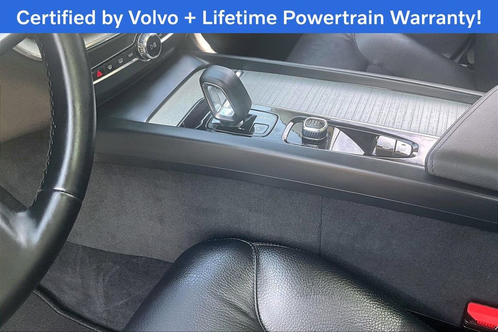 Used 2025 Volvo XC60 B5 Plus image 19