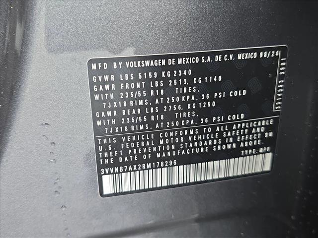 Used 2024 Volkswagen Tiguan SE w/ Panoramic Sunroof Package image 26