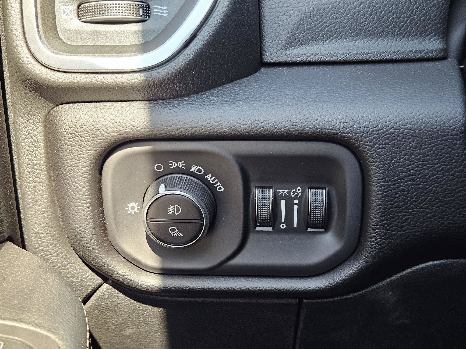 New 2027 RAM 3500 Laramie AWD/4WD image 16