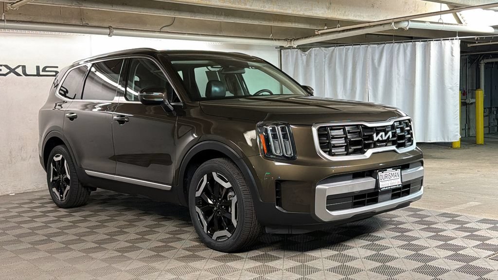 Used 2023 Kia Telluride S AWD/4WD image 1