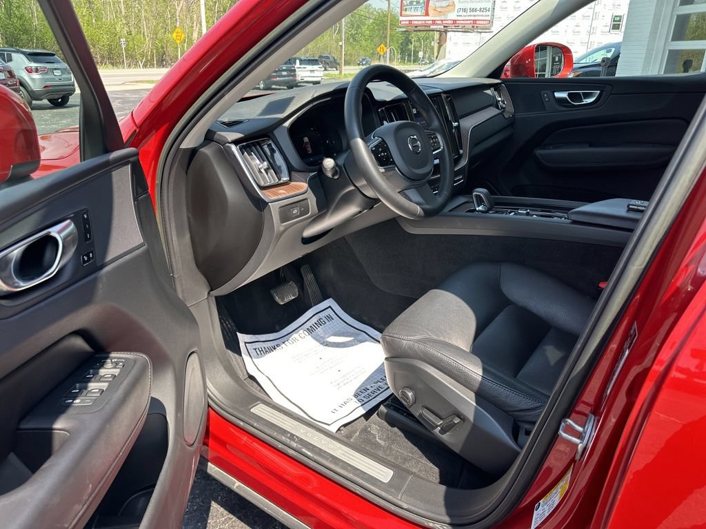 Used 2023 Volvo XC60 B5 Plus w/ Climate Package AWD/4WD image 12