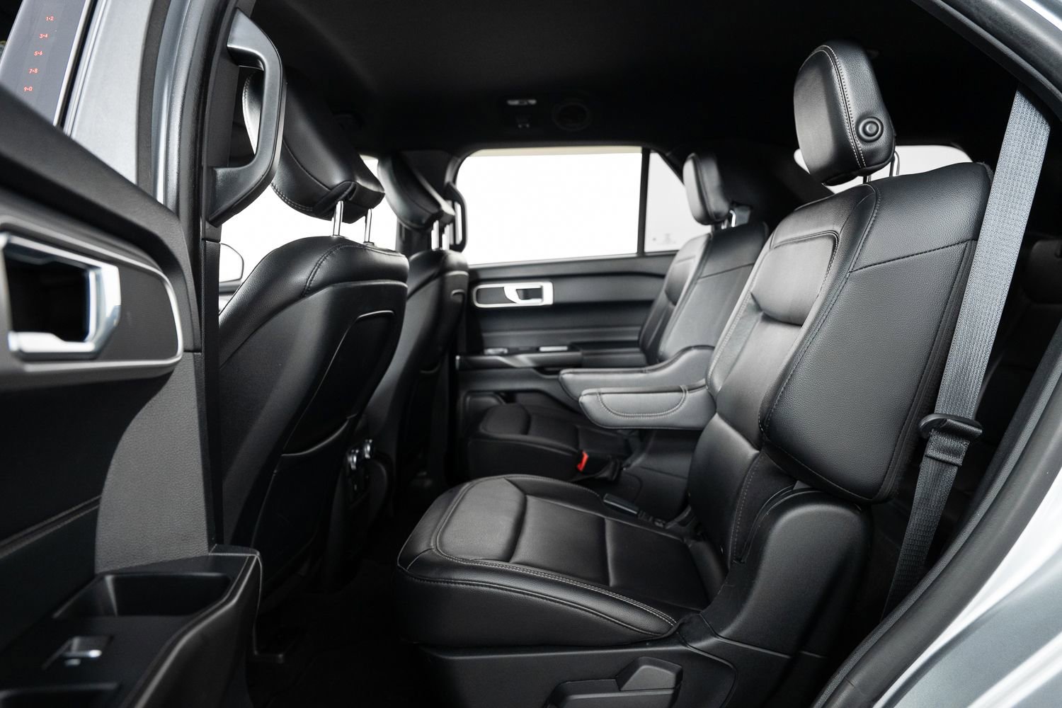 Used 2020 Ford Explorer XLT w/ Equipment Group 202A image 19