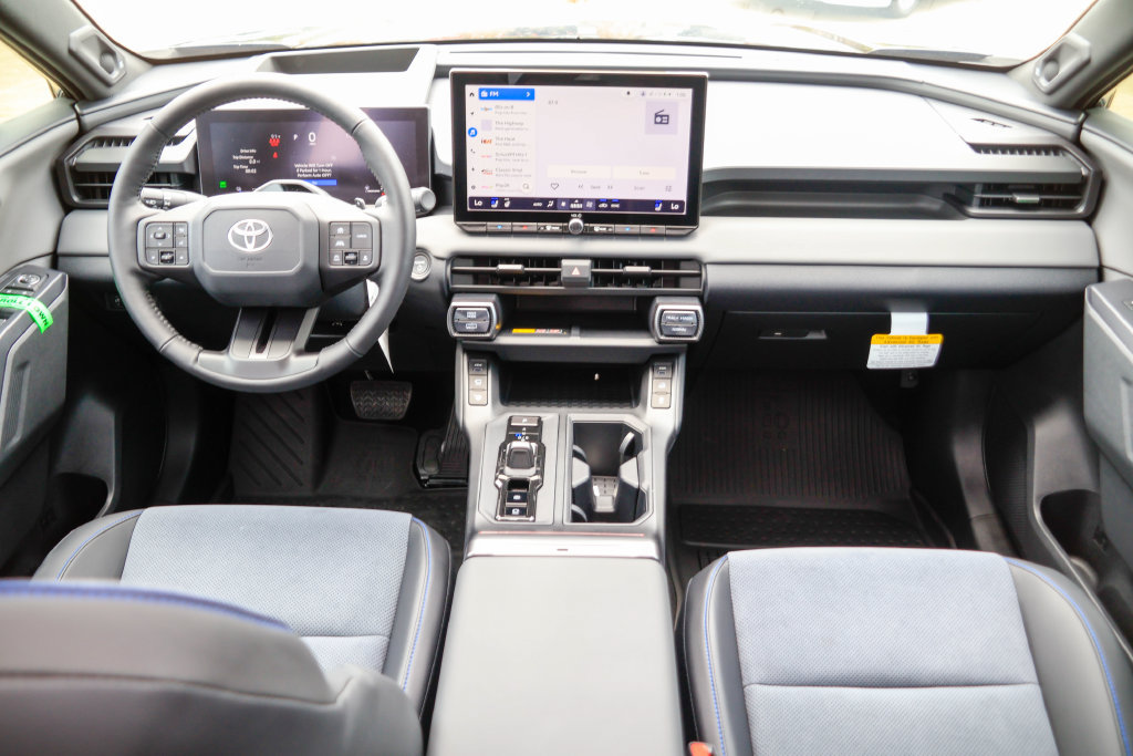 New 2026 Toyota RAV4 XSE w/ Panoramic Sun Roof Package AWD/4WD image 6