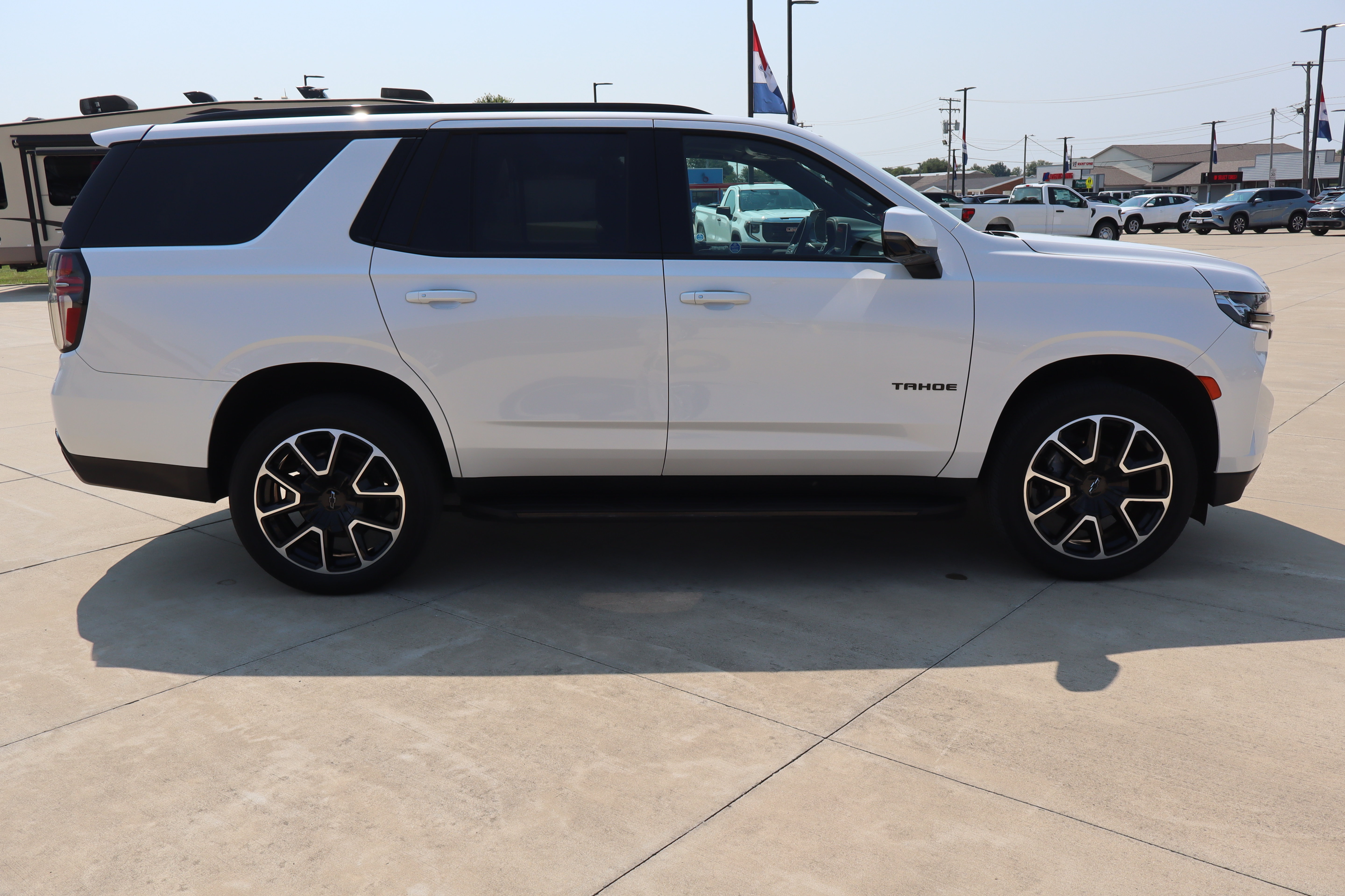 Used 2023 Chevrolet Tahoe RST w/ Luxury Package AWD/4WD image 4