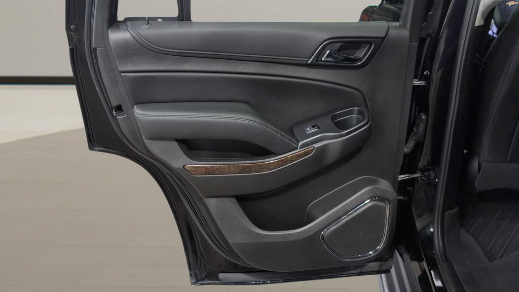 Used 2019 Chevrolet Tahoe LT w/ Luxury Package AWD/4WD image 17