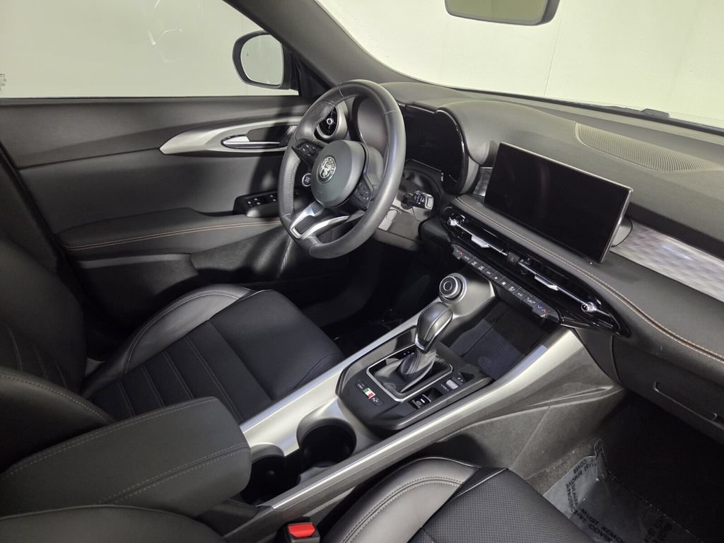 Used 2025 Alfa Romeo Tonale w/ Premium Package AWD/4WD image 33