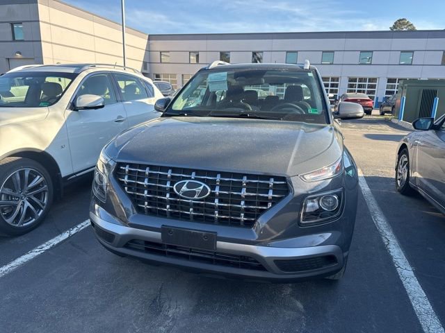 Used 2023 Hyundai Venue SEL w/ Cargo Package image 3