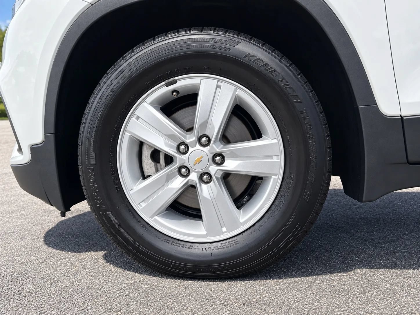 Used 2020 Chevrolet Trax LS w/ Tint and Cruise Package FWD image 9