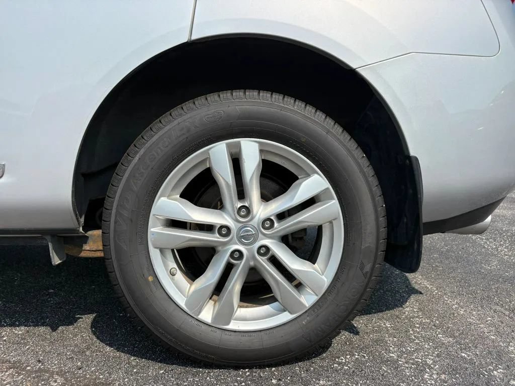 Used 2013 Nissan Rogue SV w/ Premium Pkg AWD/4WD image 26