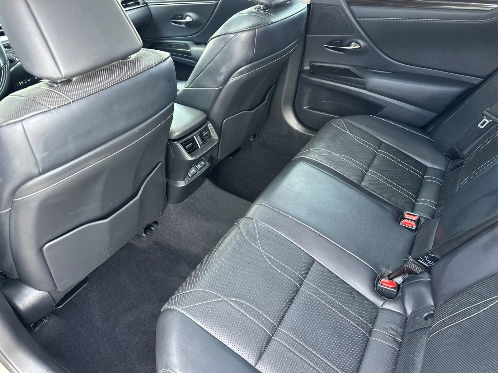 Used 2019 Lexus ES 300h w/ Accessory Package 2 image 12