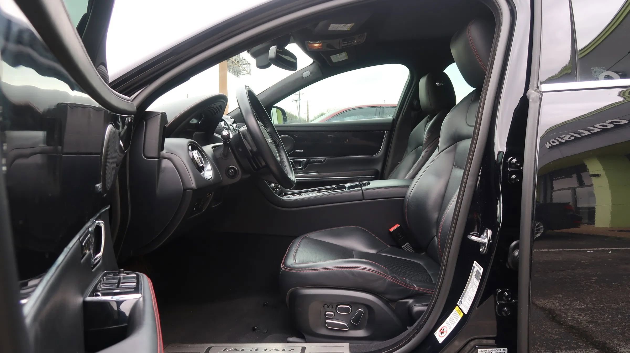 Used 2014 Jaguar XJ R LWB image 15