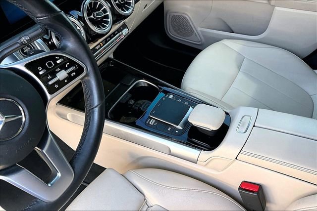 Used 2022 Mercedes-Benz GLB 250 w/ Premium Package Lite image 15