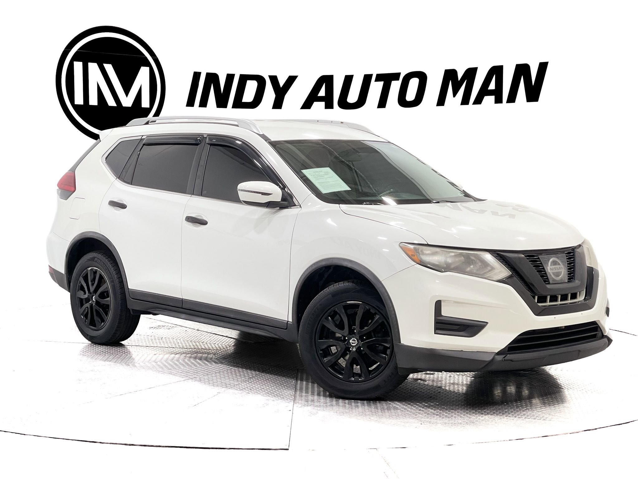 Used 2017 Nissan Rogue SV AWD/4WD image 2
