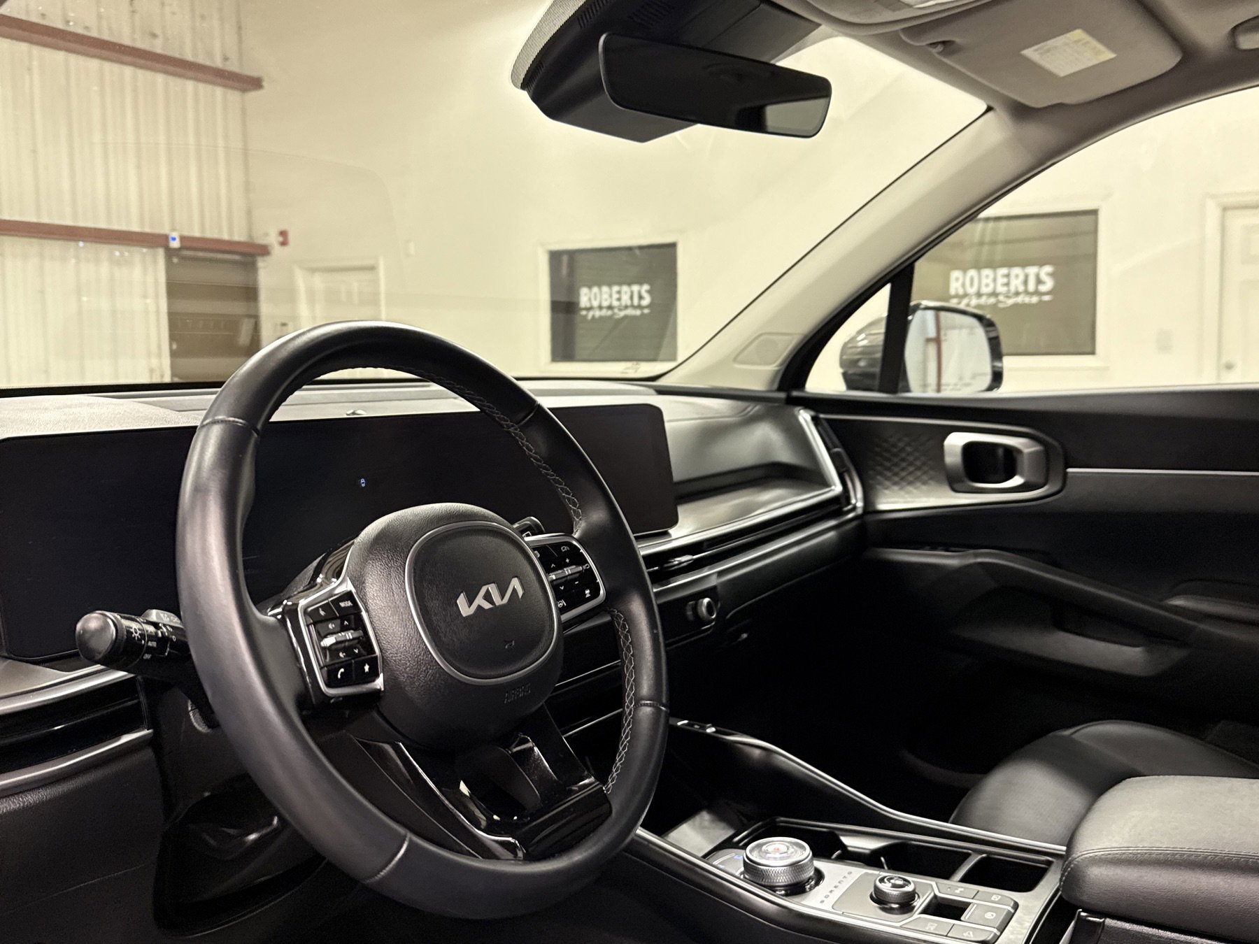 Used 2025 Kia Sorento EX w/ EX Panoramic Sunroof Package image 6