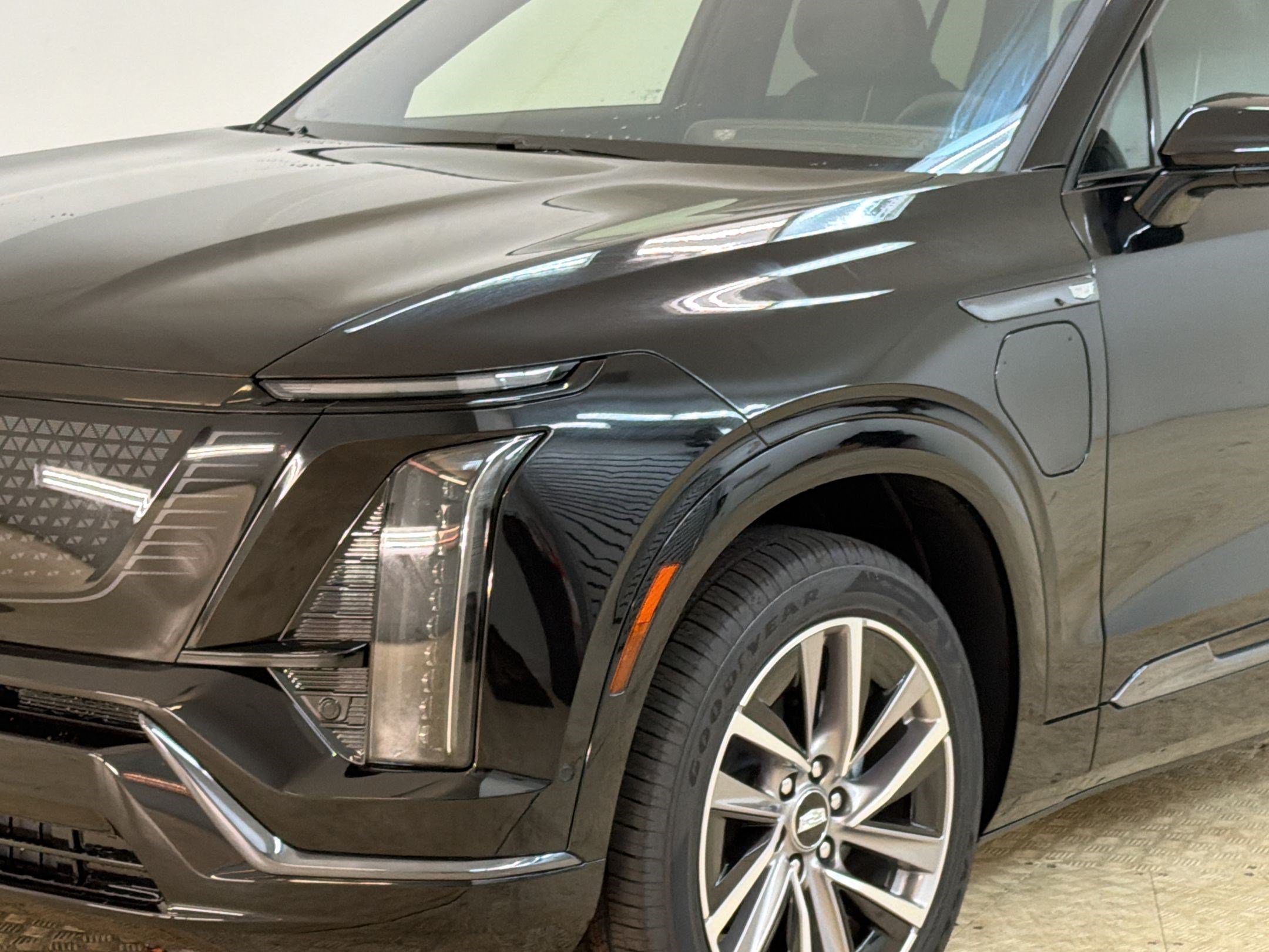 New 2027 Cadillac Vistiq Sport w/ LPO, Floor Liner Package AWD/4WD image 12