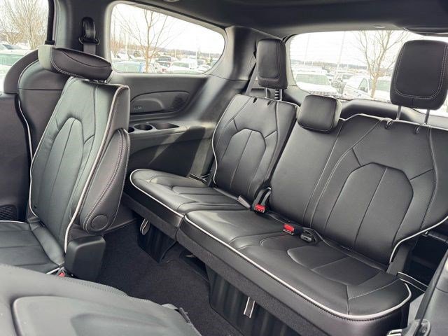 New 2026 Chrysler Pacifica Limited w/ S Appearance Package image 33