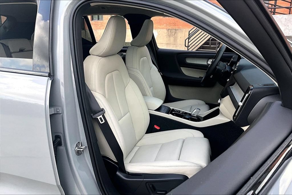 Certified 2026 Volvo XC40 B5 Ultra AWD/4WD image 10