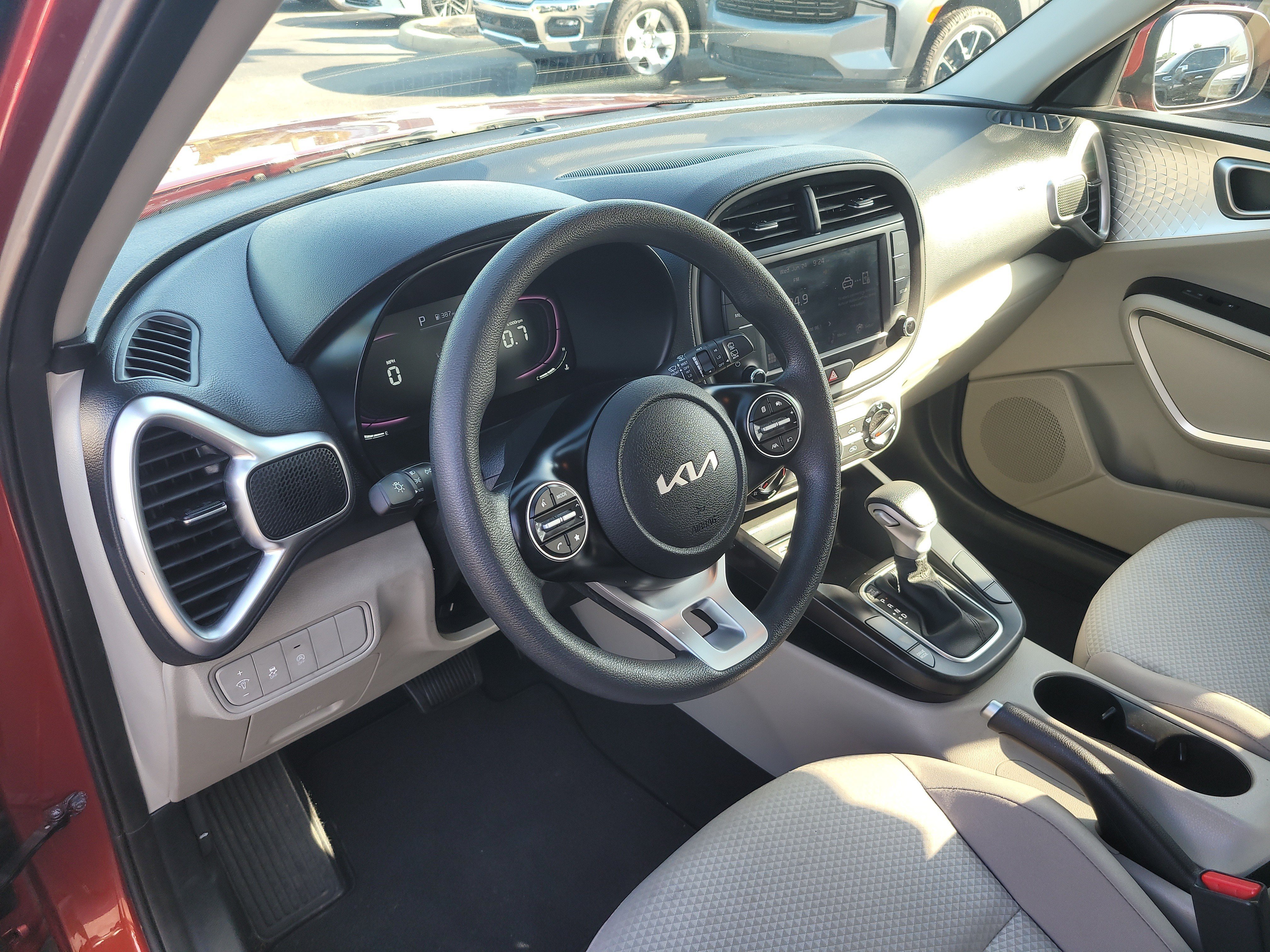 Used 2023 Kia Soul LX FWD image 18