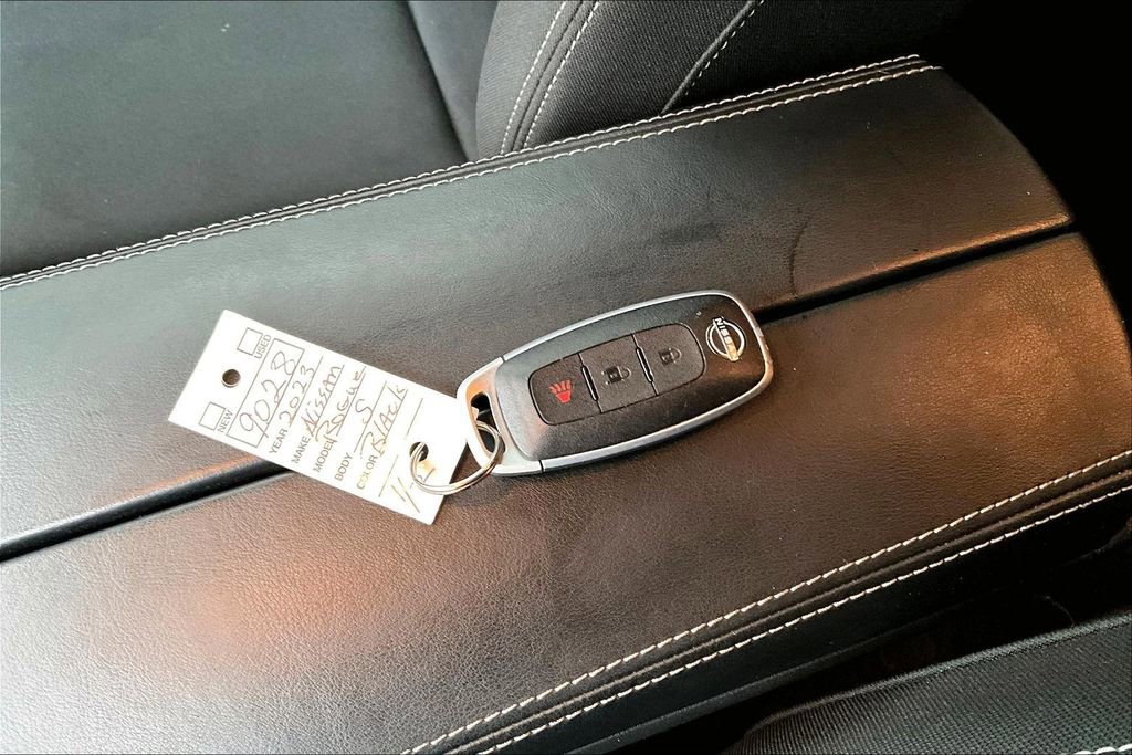 Used 2023 Nissan Rogue S image 32