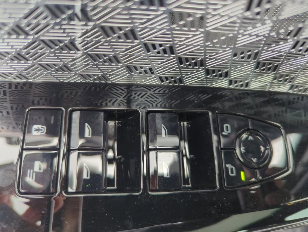 New 2025 BMW 760i xDrive w/ Executive Package image 12