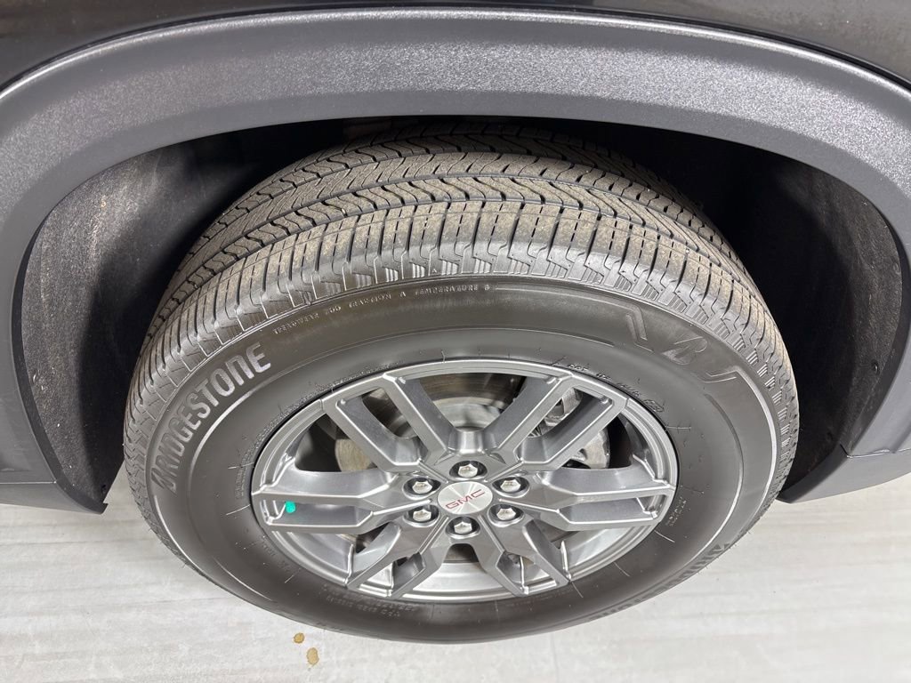 Used 2025 GMC Acadia Elevation image 11