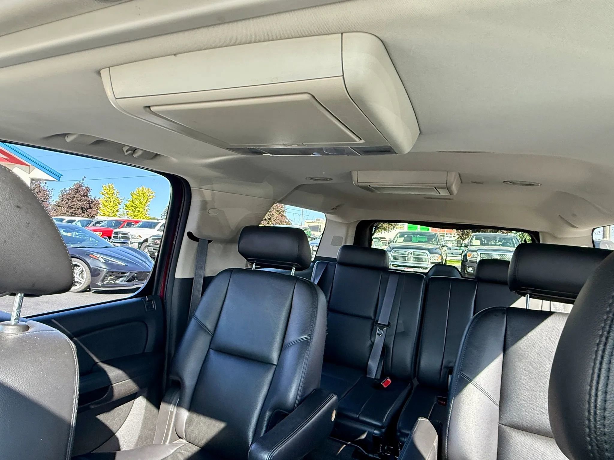 Used 2010 Chevrolet Suburban LTZ AWD/4WD image 13
