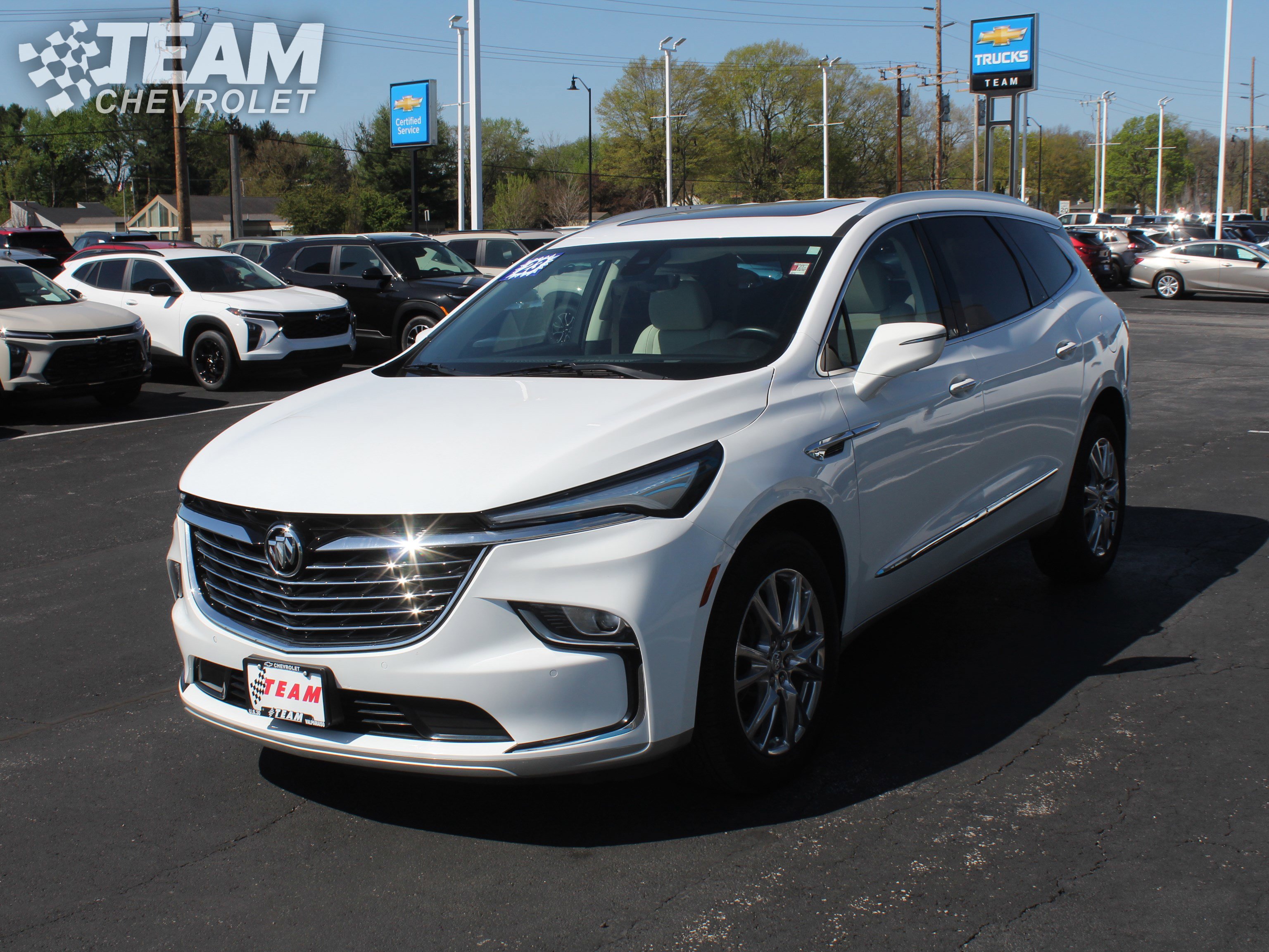 Used 2023 Buick Enclave Essence w/ Experience Buick Package AWD/4WD image 8
