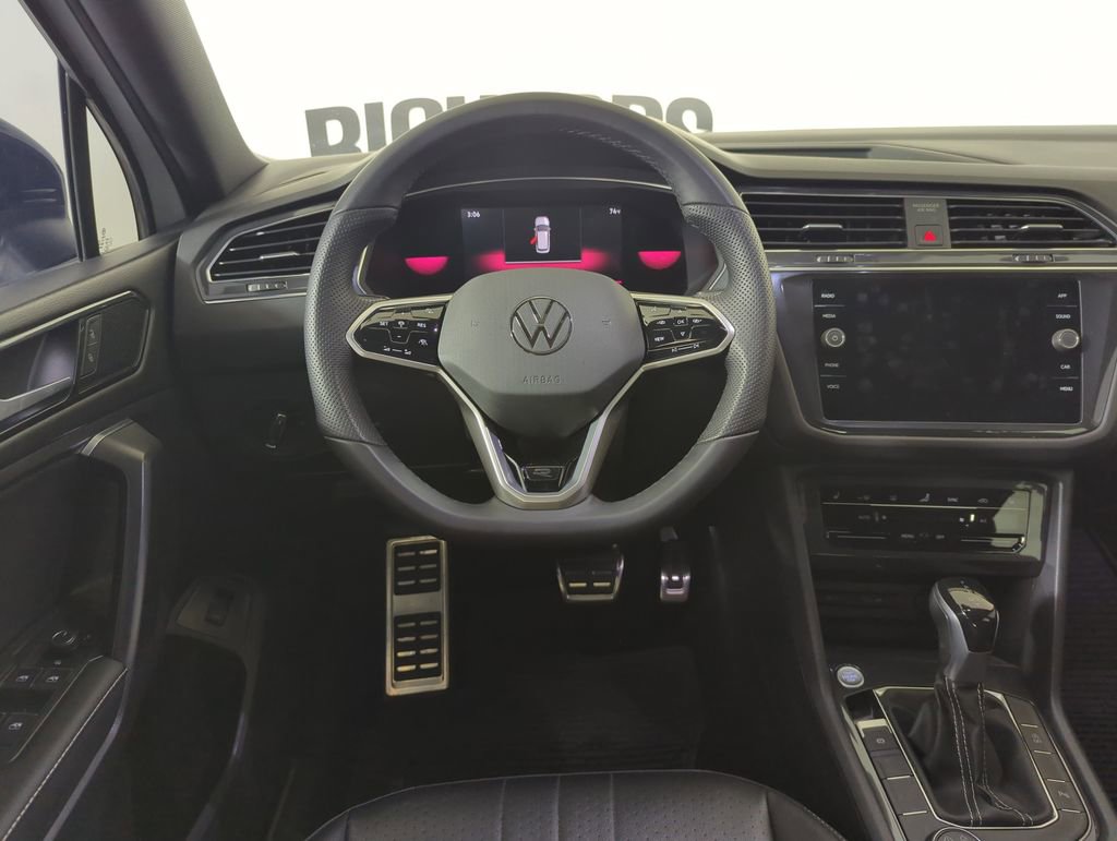 Used 2022 Volkswagen Tiguan SE R-Line image 11