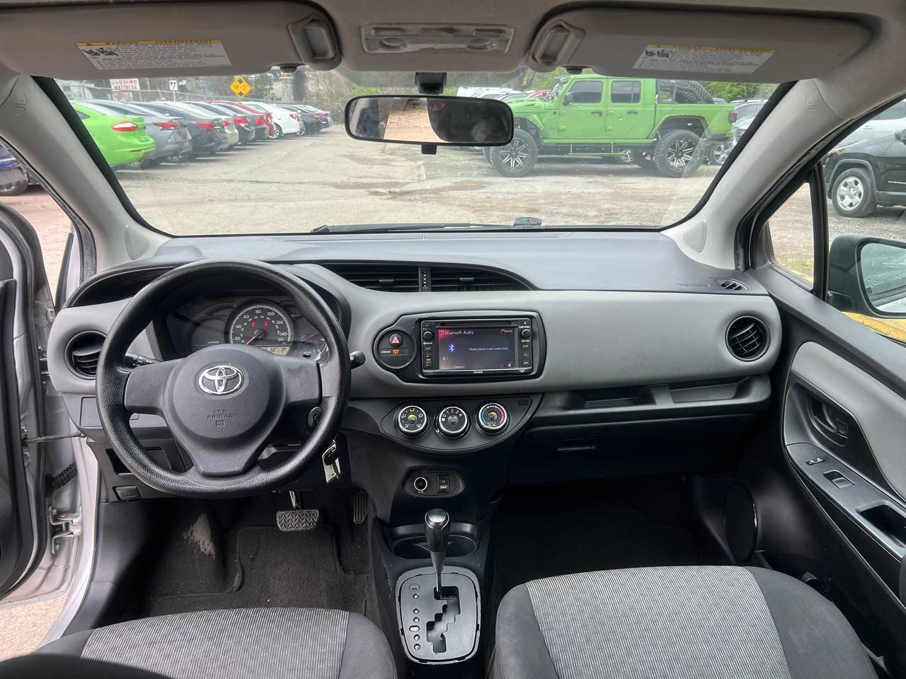 Used 2015 Toyota Yaris L image 24