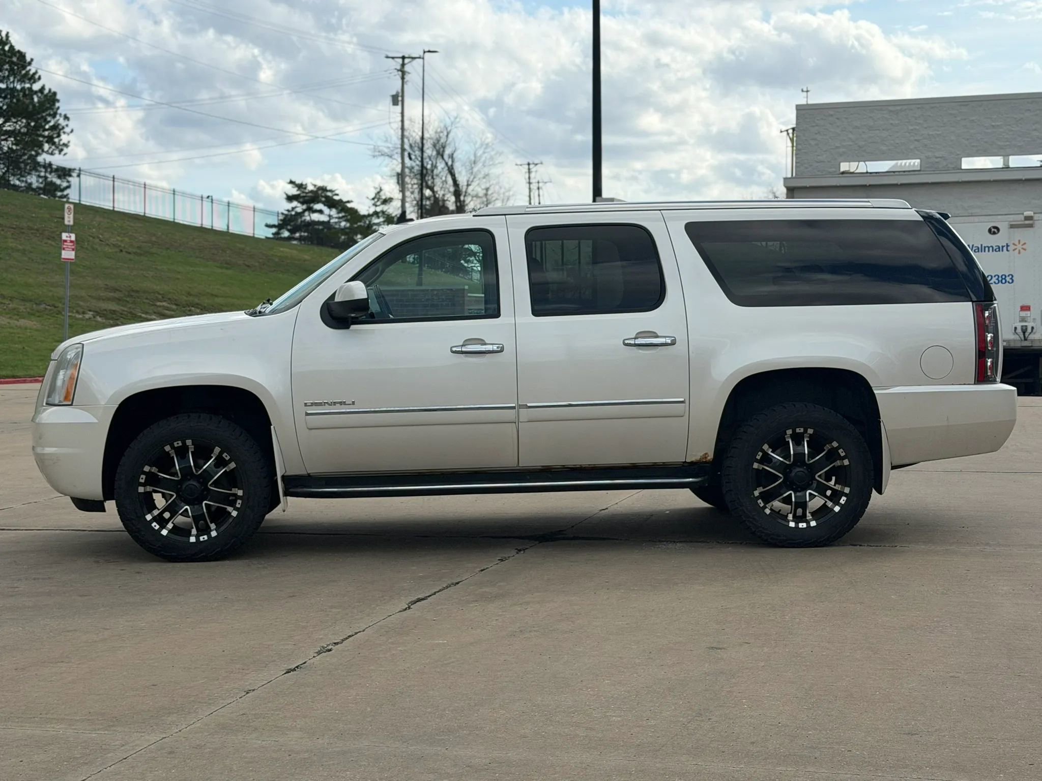 Used 2012 GMC Yukon XL Denali AWD/4WD image 4